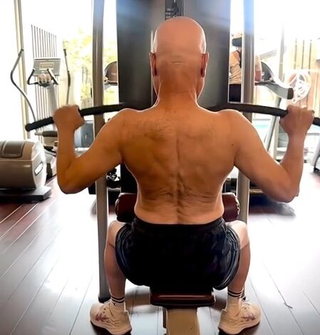 Anupam Kher celebrates his ‘tiny new muscles’, says working out is meditation Anupam Kher celebrates his ‘tiny new muscles’, says working out is meditation
