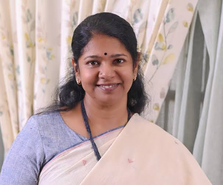 DMK’s Kanimozhi attends LS Speaker‘s tea party as INDIA bloc stays away DMK’s Kanimozhi attends LS Speaker‘s tea party as INDIA bloc stays away