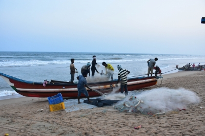 10 TN fishermen arrested by Sri Lankan Navy near Katchatheevu 10 TN fishermen arrested by Sri Lankan Navy near Katchatheevu