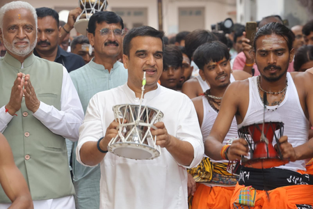 Gujarat Dy CM launches ‘Vadnagar Shravanotsav’ with 108-artiste Damru Yatra Gujarat Dy CM launches ‘Vadnagar Shravanotsav’ with 108-artiste Damru Yatra