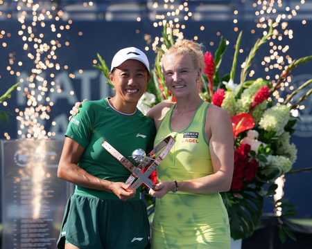 Top seeds Siniakova, Zhang lift the women’s doubles title in Toronto Top seeds Siniakova, Zhang lift the women’s doubles title in Toronto