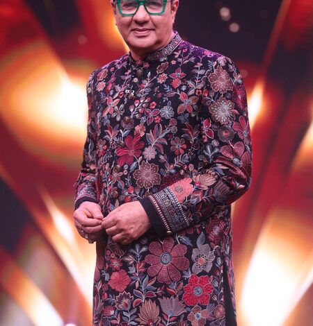 Anu Malik applauds Kumar Sanu for ‘Sambhala Hai Maine’: 100 chand laga diye Anu Malik applauds Kumar Sanu for ‘Sambhala Hai Maine’: 100 chand laga diye