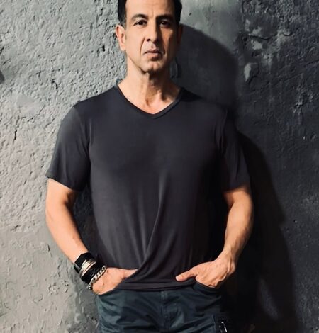 Ronit Roy mourns loss of 11 year-old pet, apologises for being ‘helplessly unable to do any more about it’ Ronit Roy mourns loss of 11 year-old pet, apologises for being ‘helplessly unable to do any more about it’