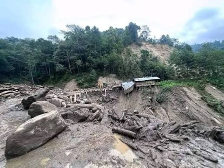 Five Army personnel missing, four labourers killed as flash floods, landslides hit Arunachal Five Army personnel missing, four labourers killed as flash floods, landslides hit Arunachal