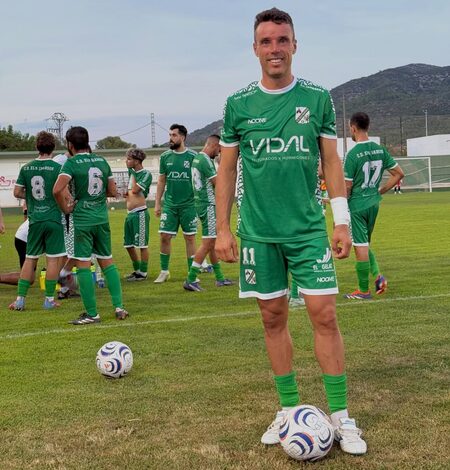 2019 Wimbledon semifinalist Bautista Agut scores on his football debut