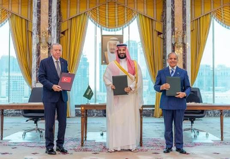 Pakistan dreams of economic rescue, pins fresh hopes on Makkah defence pact: Report