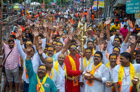 Devotees flock to Shiva temples across India on final Monday of Sawan Devotees flock to Shiva temples across India on final Monday of Sawan