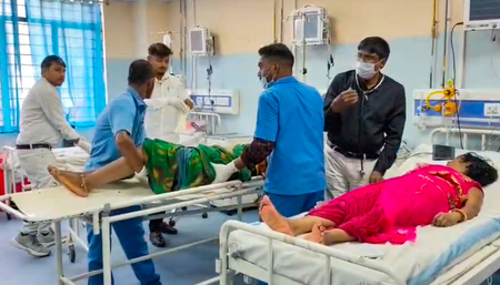 Stampede at Ashok Dham Temple in Bihar leaves 7 dead, over 13 injured (Ld) Stampede at Ashok Dham Temple in Bihar leaves 7 dead, over 13 injured (Ld)