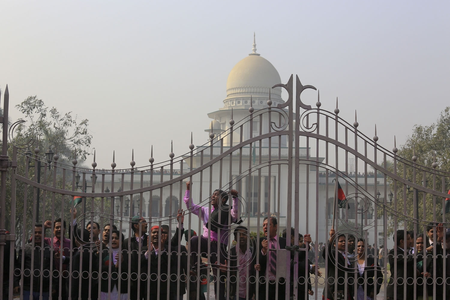 Bangladesh: Rights group decries ‘arbitrary’ arrest of 15 lawyers over Bangabandhu death anniversary gathering