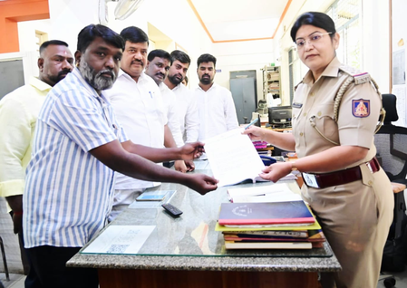 K’taka: Congress files complaint against BJP MLC for allegedly disrespecting national flag