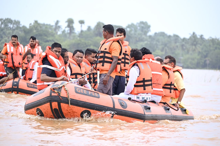 Odisha CM reviews flood relief operations