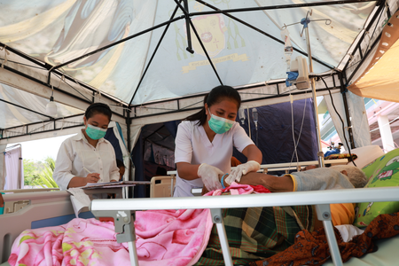 Indonesia quake death toll rises to 100 as thousands remain displaced Indonesia quake death toll rises to 100 as thousands remain displaced