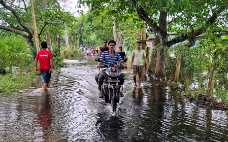 Met office predicts scattered heavy rain in Bengal for next few days Met office predicts scattered heavy rain in Bengal for next few days