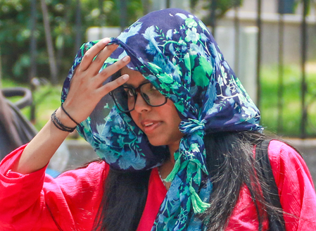 Humid conditions continue in Delhi-NCR, chances of heavy rain remain slim Humid conditions continue in Delhi-NCR, chances of heavy rain remain slim