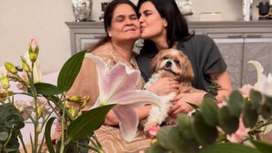 Karishma Tanna celebrates her mom’s ‘best birthday ever’, plants a sweet kiss on her cheek Karishma Tanna celebrates her mom’s ‘best birthday ever’, plants a sweet kiss on her cheek