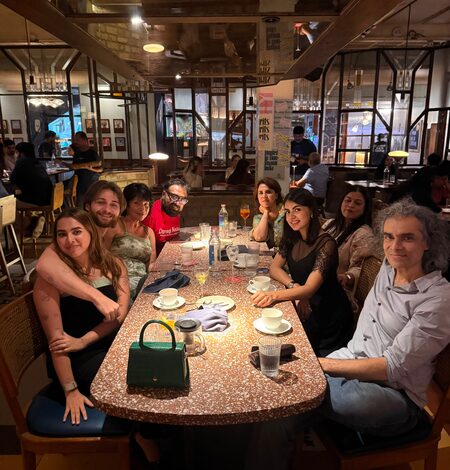 Anurag Kashyap enjoys dinner with Imtiaz Ali, his ‘dimagi nakal’ T-shirt steals the show Anurag Kashyap enjoys dinner with Imtiaz Ali, his ‘dimagi nakal’ T-shirt steals the show