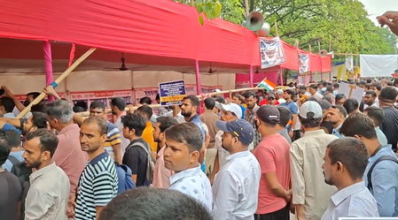 Bihar: Student Justice Satyagraha begins in Patna, demanding TRE-4 notification Bihar: Student Justice Satyagraha begins in Patna, demanding TRE-4 notification