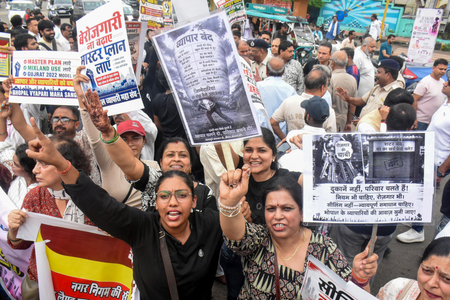 MP: Bhopal traders oppose sealing drive, seek regularisation of properties MP: Bhopal traders oppose sealing drive, seek regularisation of properties