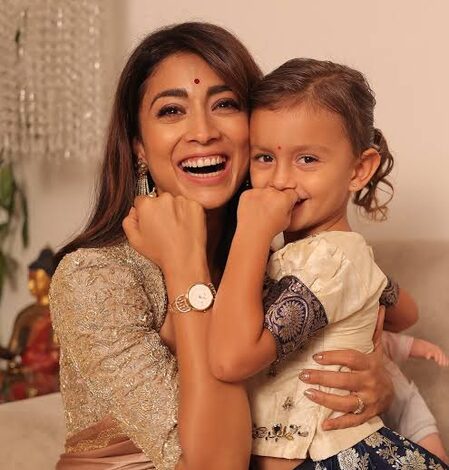 Shriya Saran’s 5-year-old daughter gets annoyed seeing paparazzi, yells ‘I don’t like it’ Shriya Saran’s 5-year-old daughter gets annoyed seeing paparazzi, yells ‘I don’t like it’