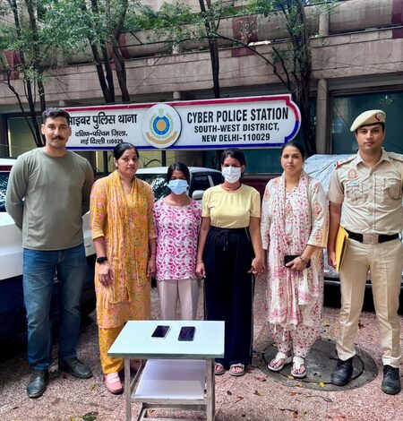 Two Delhi women held for cheating 67-year-old of Rs 1.30 lakh through dating app Two Delhi women held for cheating 67-year-old of Rs 1.30 lakh through dating app