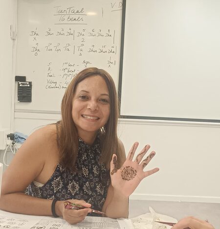 Israel: Participants learn about India’s rich artistic traditions during mehndi workshop