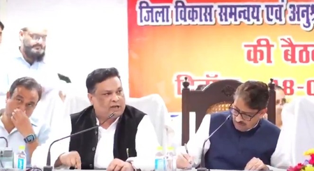 Cong-SP fight out in open? BJP shares video of ‘full-blown’ public spat between Masood and SP leader Cong-SP fight out in open? BJP shares video of ‘full-blown’ public spat between Masood and SP leader