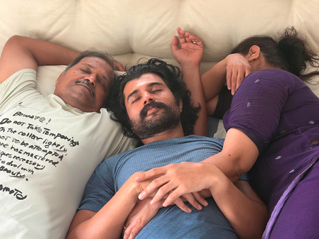 Vijay Deverakonda spends the day chilling with parents as shoot gets cancelled due to rain Vijay Deverakonda spends the day chilling with parents as shoot gets cancelled due to rain
