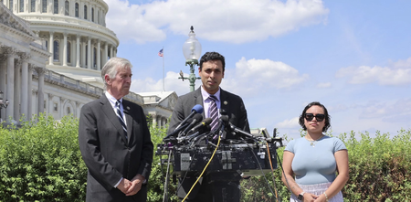 Indian-American lawmaker seeks FBI probe after ICE agent points gun at US citizen Indian-American lawmaker seeks FBI probe after ICE agent points gun at US citizen