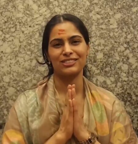 Olympic medallist shooter Manu Bhaker offers prayers at Ujjain’s Mahakaleshwar temple Olympic medallist shooter Manu Bhaker offers prayers at Ujjain’s Mahakaleshwar temple