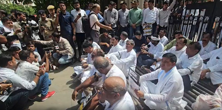 Rajasthan Cong holds protest march against govt’s new directive restricting entry in schools Rajasthan Cong holds protest march against govt’s new directive restricting entry in schools