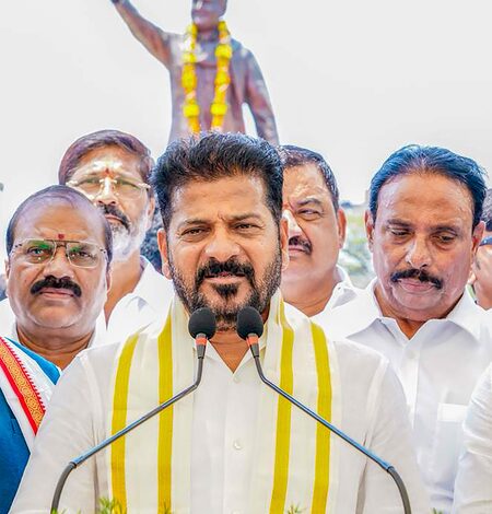 Architect of modern India: Telangana CM, TPCC chief pay tributes to Rajiv Gandhi on birth anniv Architect of modern India: Telangana CM, TPCC chief pay tributes to Rajiv Gandhi on birth anniv