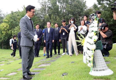 South Korea: New ruling party leader steps up unity drive amid factional tensions South Korea: New ruling party leader steps up unity drive amid factional tensions