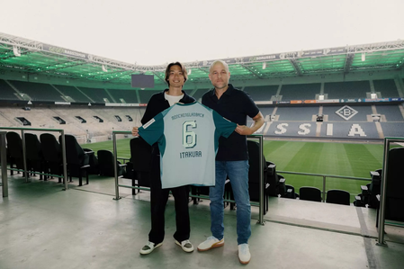 Japan defender Itakura returns to Borussia Monchengladbach from Ajax. Japan defender Itakura returns to Borussia Monchengladbach from Ajax.