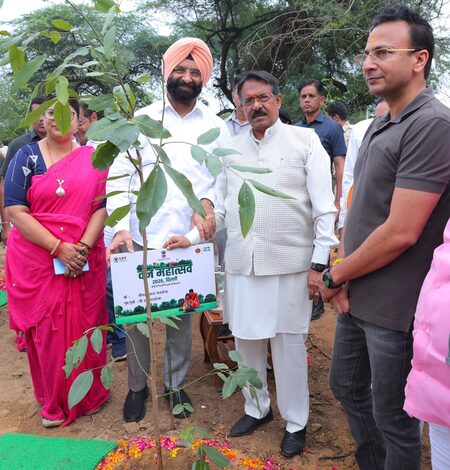 Delhi: City BJP chief Harsh Malhotra joins plantation drive on Ridge Delhi: City BJP chief Harsh Malhotra joins plantation drive on Ridge
