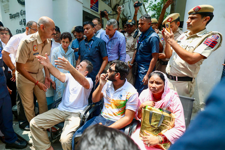 ‘Won’t leave protest site until new FIR lodged’: Congress leaders support Rahul Gandhi’s sit-in ‘Won’t leave protest site until new FIR lodged’: Congress leaders support Rahul Gandhi’s sit-in