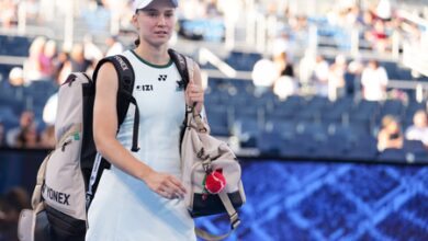 Rybakina retires with ankle injury as Swiatek reaches Cincinnati SF