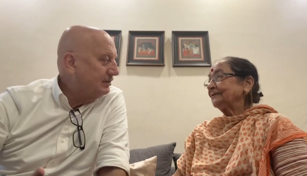 Anupam Kher gets emotional as mom Dulari returns home, says, ‘I missed her’ Anupam Kher gets emotional as mom Dulari returns home, says, ‘I missed her’