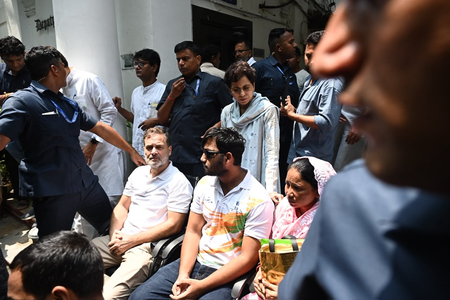 Pellet guns issue intensifies: LoP Rahul Gandhi reaches police station at Parliament Street Pellet guns issue intensifies: LoP Rahul Gandhi reaches police station at Parliament Street