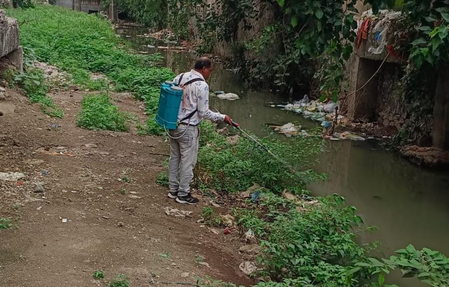 Ahmedabad civic body issues 108 notices, seals two sites in mosquito-control drive Ahmedabad civic body issues 108 notices, seals two sites in mosquito-control drive