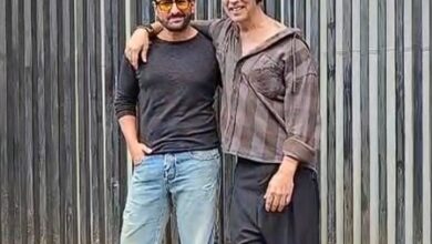 ‘Haiwaan’ Akshay Kumar turns playful while posing with Saif Ali Khan on the sets of ‘KBC 18’ ‘Haiwaan’ Akshay Kumar turns playful while posing with Saif Ali Khan on the sets of ‘KBC 18’