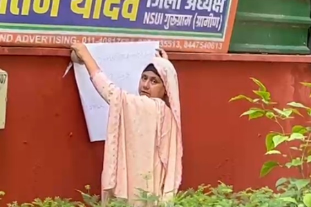Riot victim puts up poster outside Deepender Hooda’s residence for remarks on Sajjan Kumar’s death Riot victim puts up poster outside Deepender Hooda’s residence for remarks on Sajjan Kumar’s death