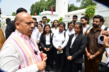 Delhi Assembly Speaker Vijender Gupta interacts with DU’s law students Delhi Assembly Speaker Vijender Gupta interacts with DU’s law students