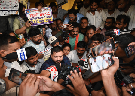Tejashwi Yadav slams Bihar govt over police lathi‑charge on Patna students Tejashwi Yadav slams Bihar govt over police lathi‑charge on Patna students