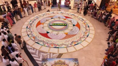 3,000 dhotis bloom into an Onam Pookkalam in Kochi