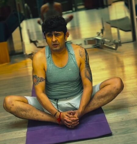 Sonu Nigam resumes his fitness journey with yoga after surgery Sonu Nigam resumes his fitness journey with yoga after surgery