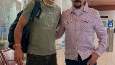 Milind Soman runs into Gulshan Grover at the airport: Sabka dost kaun? Milind Soman runs into Gulshan Grover at the airport: Sabka dost kaun?