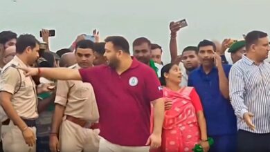 Bihar: Tejashwi Yadav inspects erosion-prone areas in Raghopur amid swelling rivers
