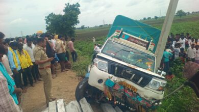 Three women killed as pickup van crashes into electric pole in K’taka’s Yadgir Three women killed as pickup van crashes into electric pole in K’taka’s Yadgir