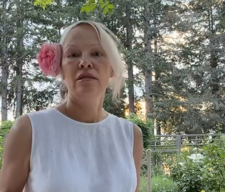 Pamela Anderson’s mantra: Live romantically wherever you are Pamela Anderson’s mantra: Live romantically wherever you are