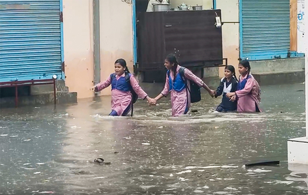 Heavy rain batters Delhi-NCR, flights disrupted, Gurugram issues WFH advisory
